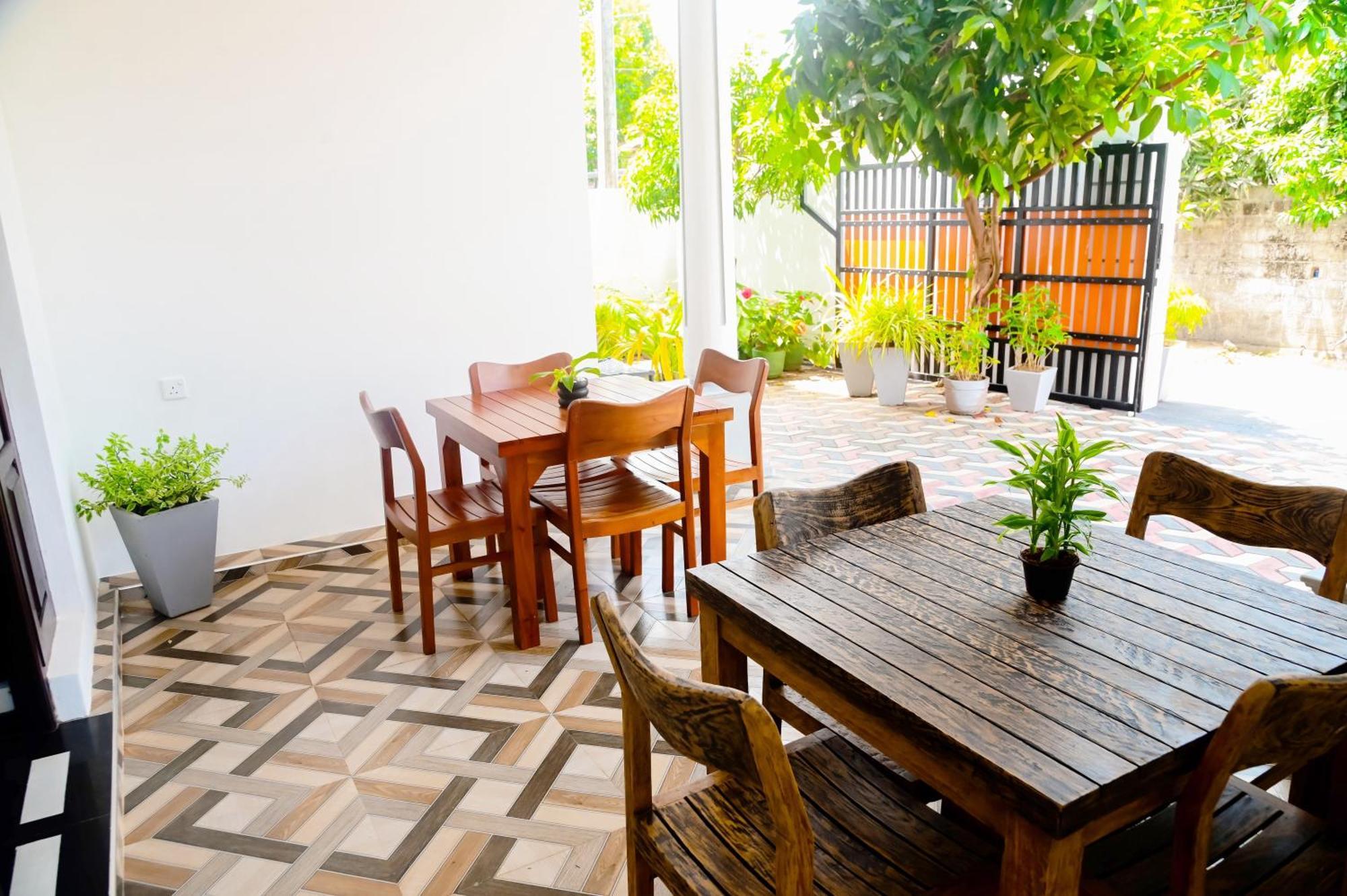 Mario Family Villa And Restaurant Negombo Exterior foto